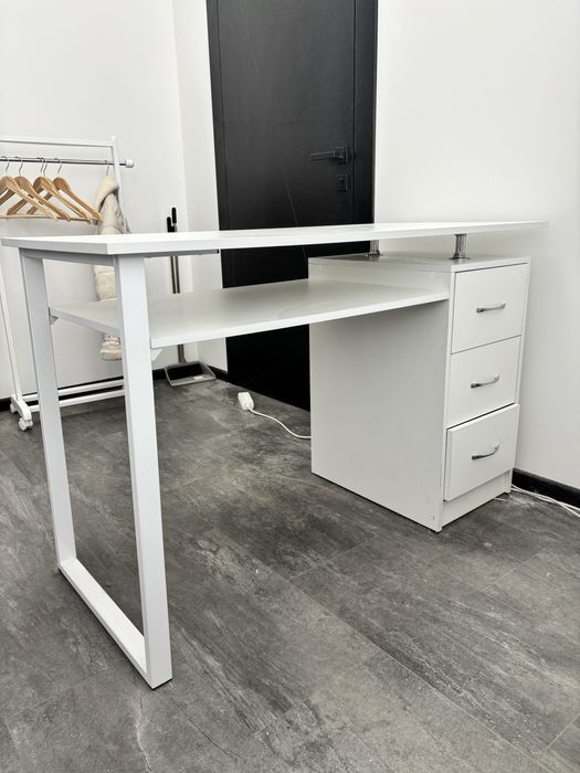 Стіл для манікюру