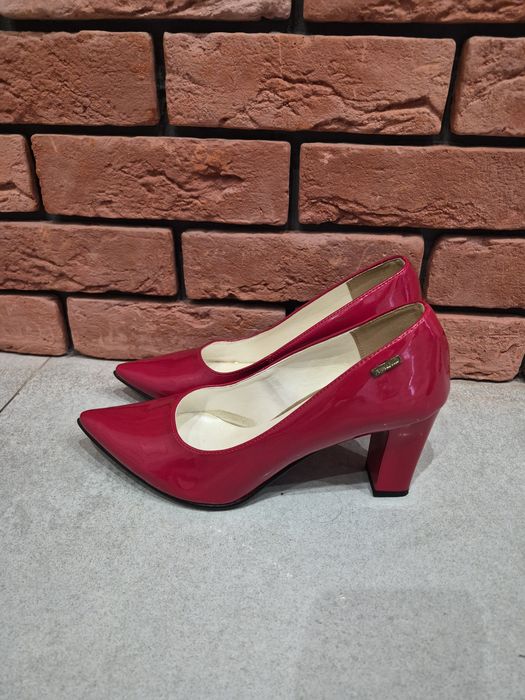 Piękne czerwone buty Annabelle r 39