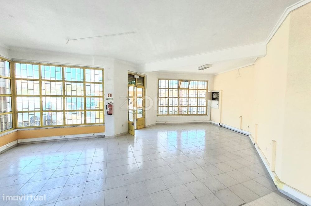 Loja/Espaço Comercial com dois pisos