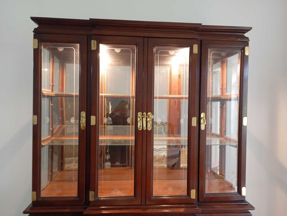 Móvel para louça em conjunto com cómoda