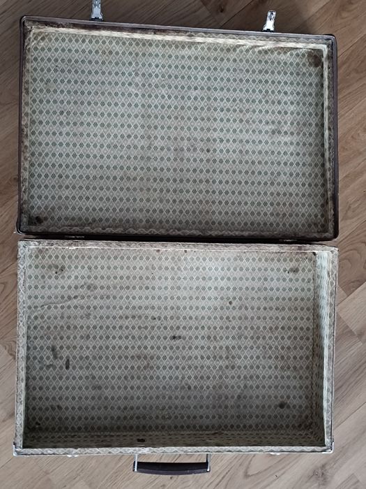 Stara walizka podróżna tekturowa PRL