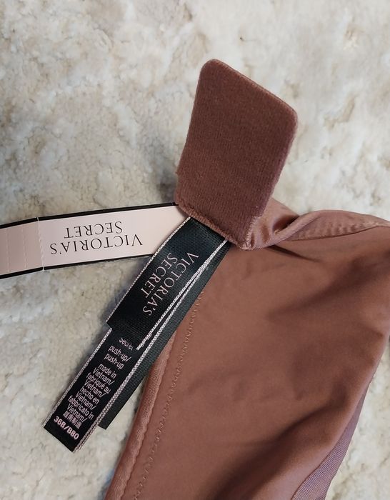 Бюстгалтер Victoria's Secret 36В (реально на розмір більший)