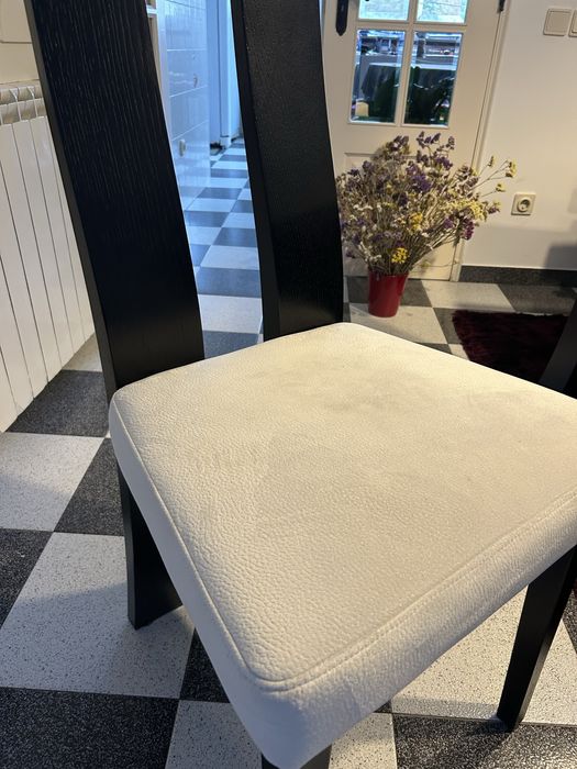 Conjunto de mesa de jantar, 6 cadeiras e aparador — madeira maciça preta