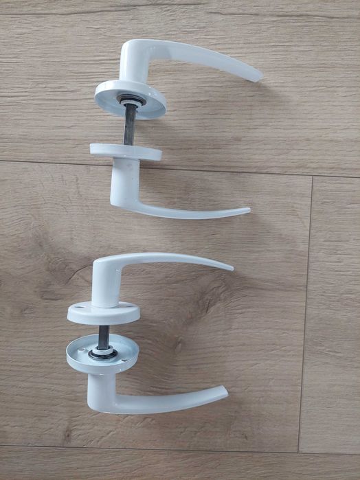 Klamki biale 2szt/1szt za 5zl.