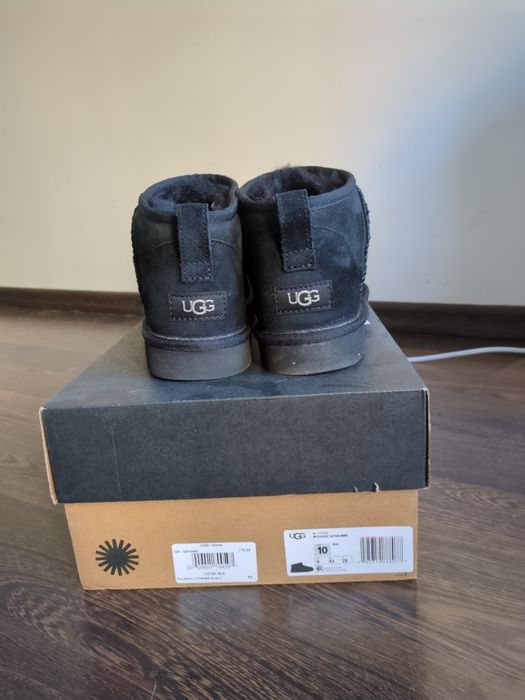 Czarne UGG Classic Ultra Mini 43