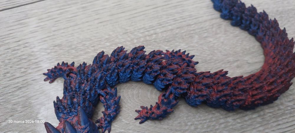 Dragon duży smok mieniący kolorami Kamil