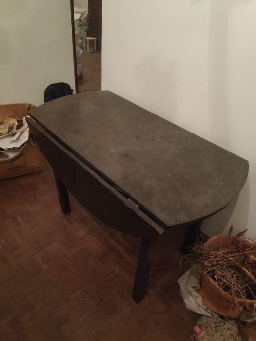 Mesa de madeira maciça desdobrável