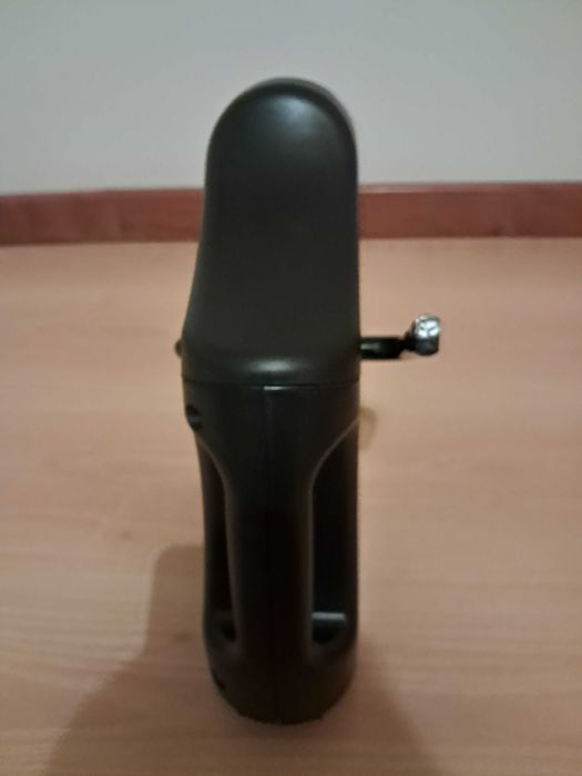 Máquina para treinar pernas e braços