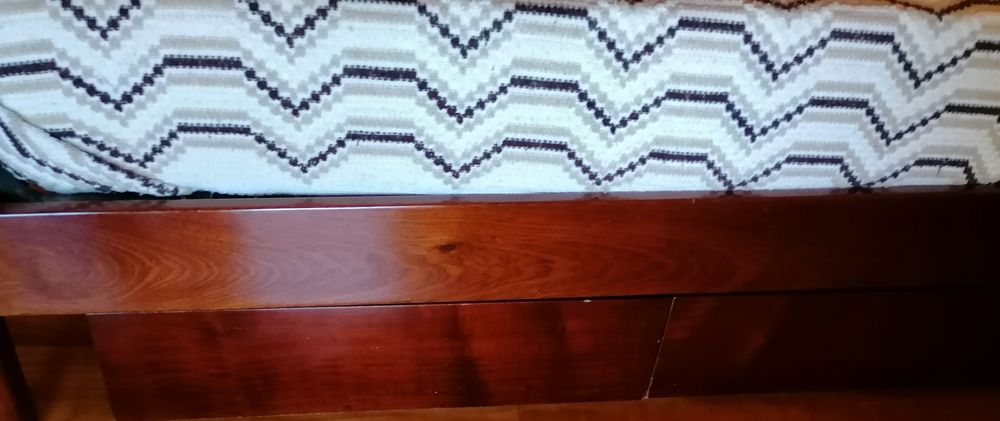 Mobilia de quarto =Cama completa + 2 mesinhas cabeceiras