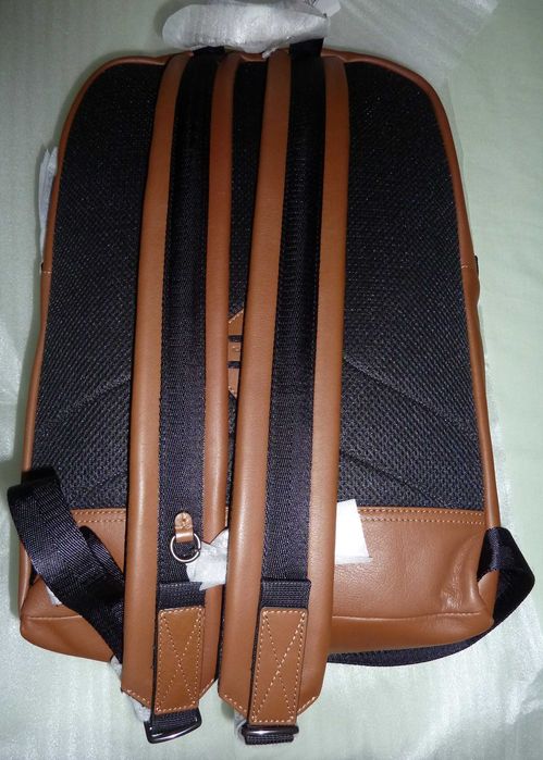 Mochila nova unissexo em pele Coach