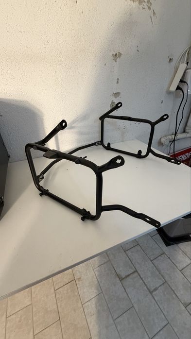 Vendo malas e top case da givi com suporte.