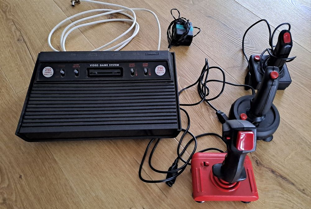 Konsola retro TV Game Compatible 2600 B  jak Atari QuickJoy II Turbo