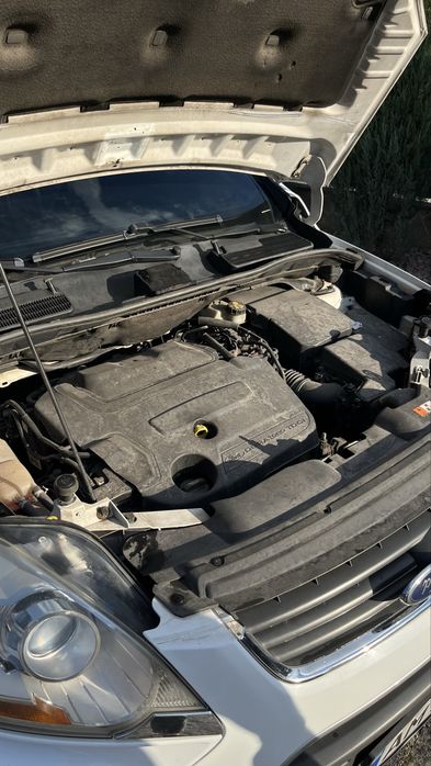 Продам білий кроссовер Ford Kuga