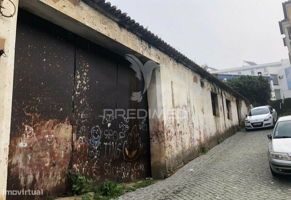 Armazém por recuperar em Odemira