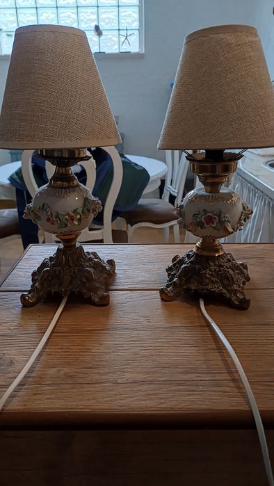 Candeeiro de teto e dois de mesinha de cabeceira