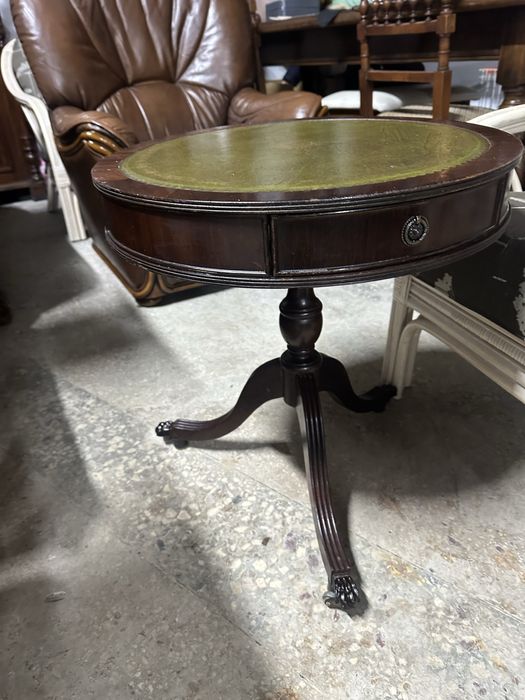 Стіл журнальний.