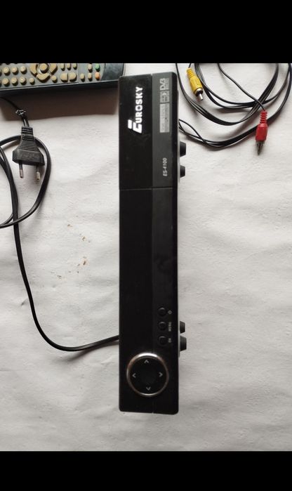 Тюнер супутниковий