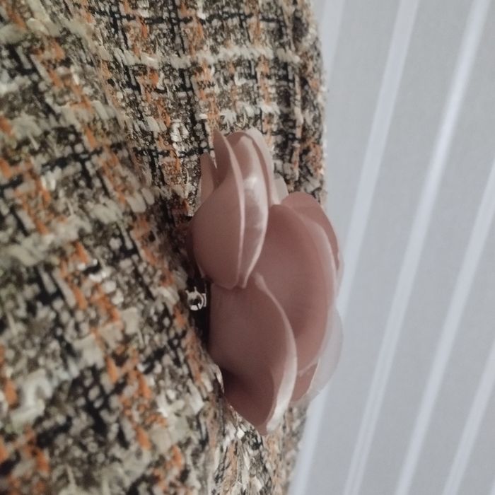 Blazer tweed com camelia