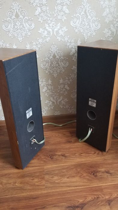 Bose 401 . Left right.  Стильна.