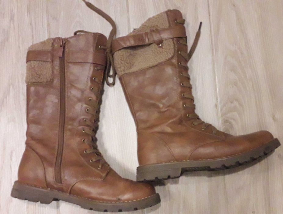 Wyższe traperki / kozaki damskie. Rozmiar 36.