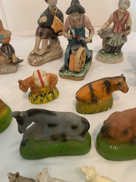 Figuras de presépio em cerâmica antigas