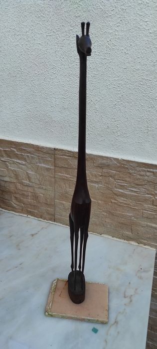 Girafa em pau preto ou pau Ferro