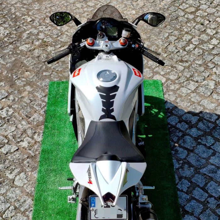 Aprilia RSV4 (De Livrete: 149kW / 201cv)