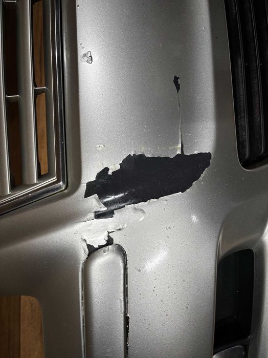 Zderzak przedni Toyota Avensis T25 kolor 1c0