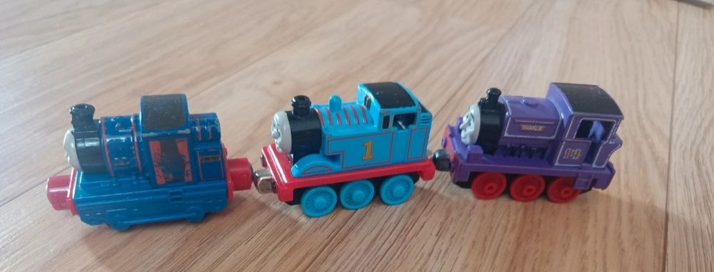 3 szt.  Lokomotywa na magnes
