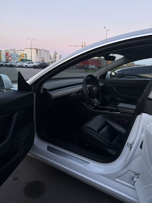 Продам Tesla Model 3