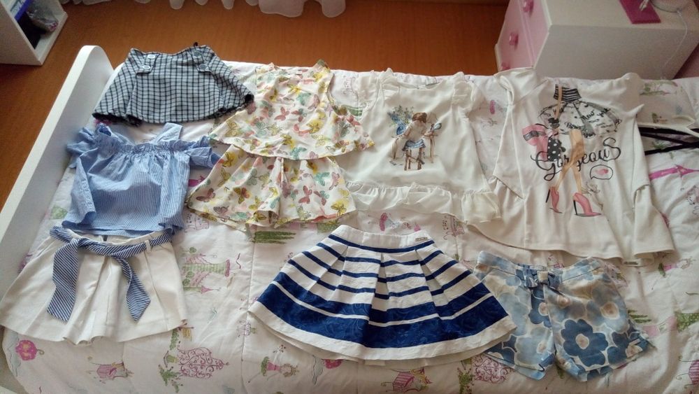 Roupas de marca variada