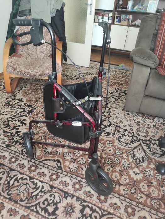 Chodzik rehabilitacyjny 3-kołowy z hamulcami i koszykiem – jak nowy