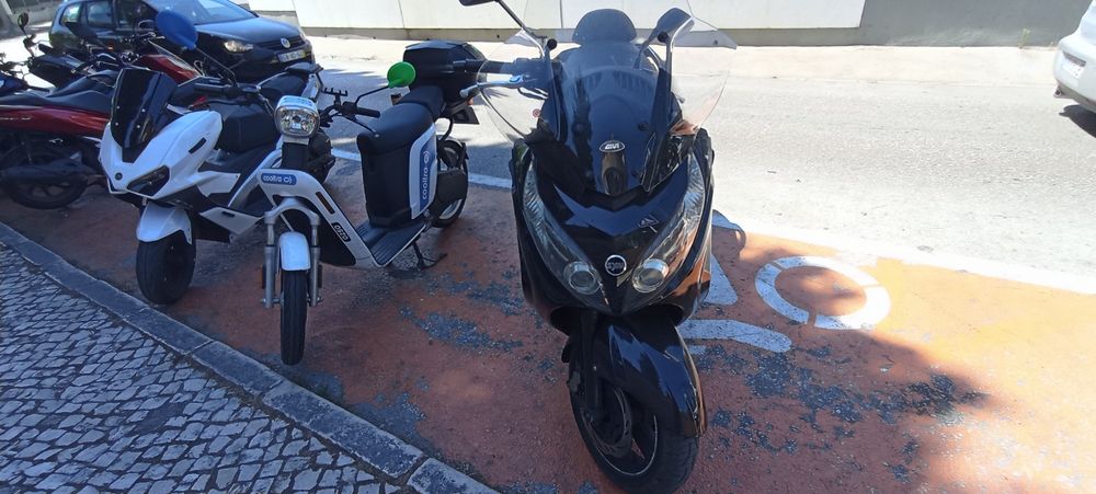 Sym MaxiSym 400i