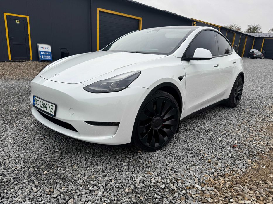 Tesla model Y Performance 2023