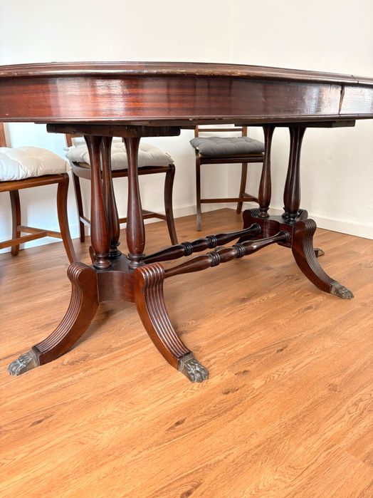 Conjunto Mesa Oval e 6 cadeiras