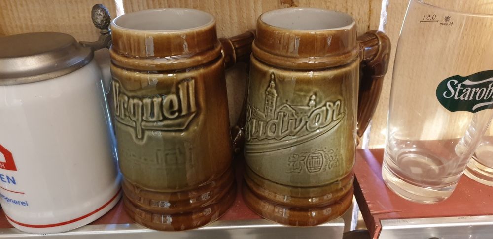2 kufle pilsner i budv.