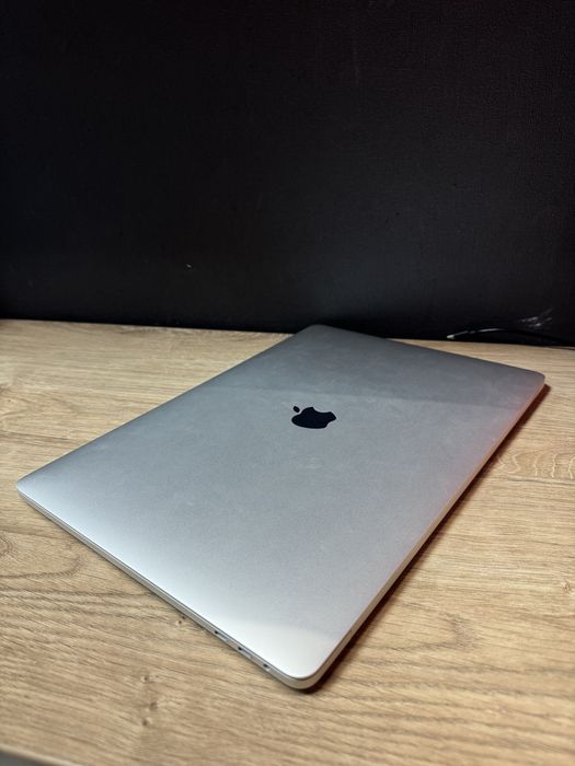 Матриця Macbook Pro 16 Silver A1990