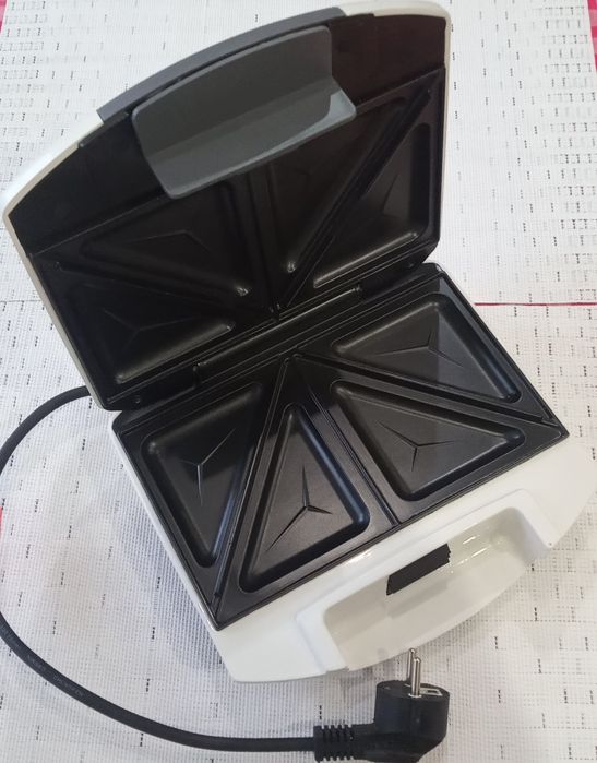 Бутербродница (сендвичница)