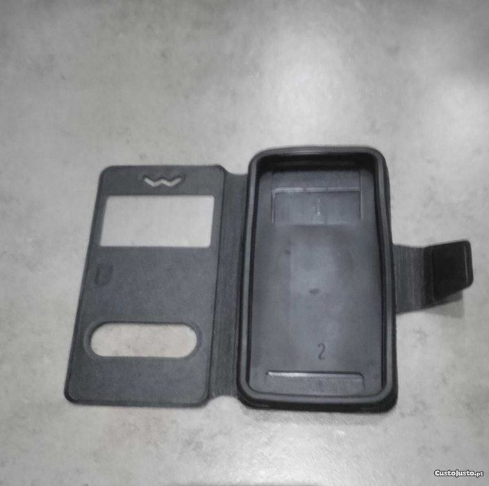 Duas Capas Universais para proteção dos telemóveis