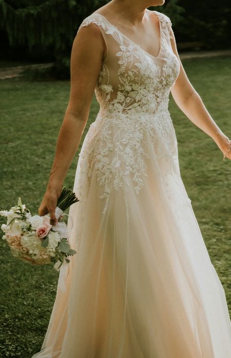 Suknia ślubna model Fueste beż