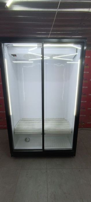 Холодильна вітрина. Вітрина для напоїв. Шафа холодильна. Холодильник