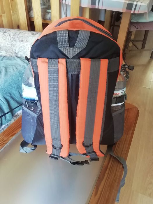 Vendo mochila nova, para escola caminhadas e campismo