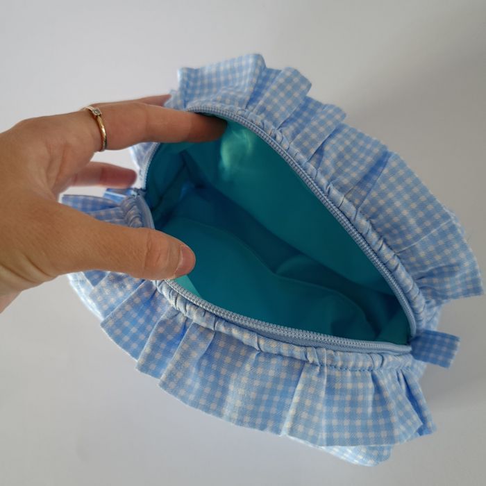 Pikowana kosmetyczna handmade z falbanką / Bawełniany organizer coquette
