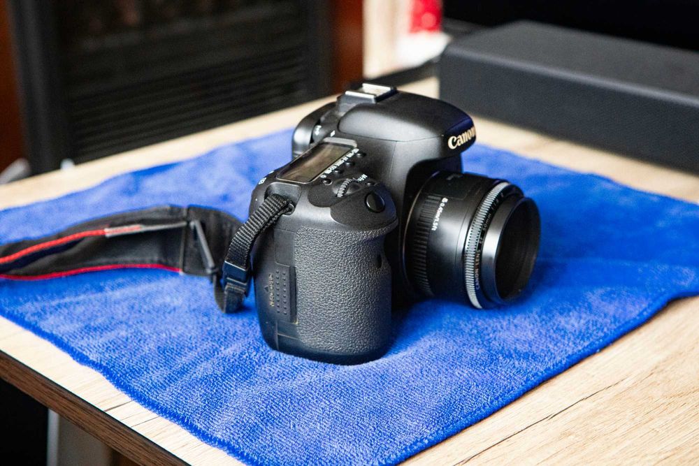 Canon 7D + Canon EF 50 1.8 + сумка + карта памяти