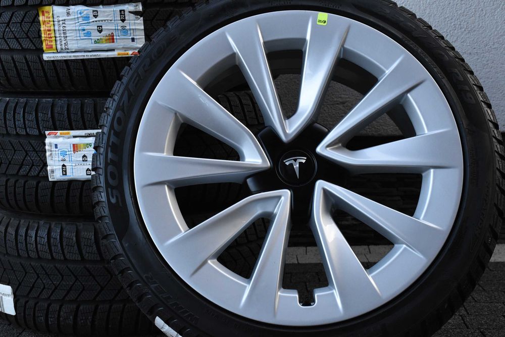 Koła Zimowe Tesla Model 3 19" 8,5 ET 40 2024 Nowe Pirelli Sottozero 3