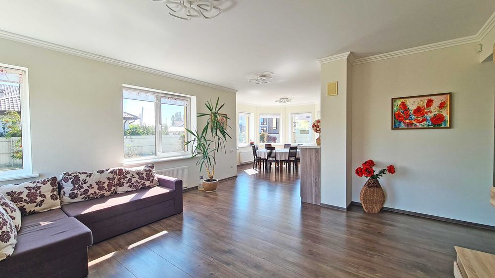 Будинок в с. Погреби  з газом і генератором з сучасним ремонтом