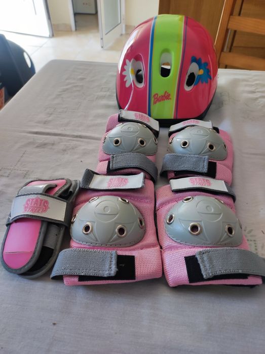Conjunto patins com capacete da Barbie