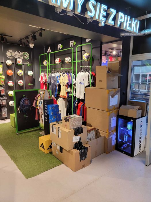 CH Manhattan: lokal użytkowy, ok 60 m2 na antresoli - od połowy 01.26