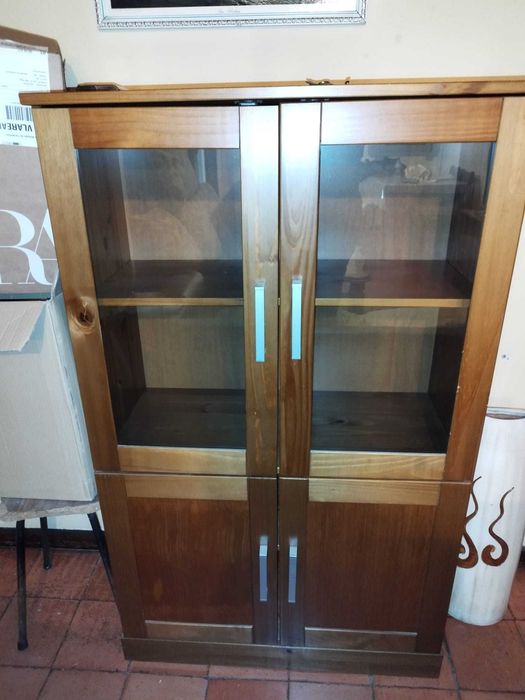 Arca em Madeira e sala completa