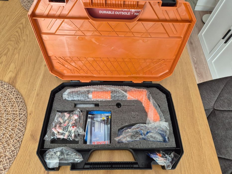 Maquina de fixacao pistola de pregos betao ferro etc com 20 pregos.